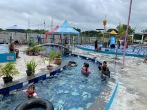 Wisata Waterboom Niagara Demak