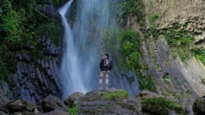 Air Terjun Lembah Pelangi