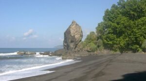 Pantai Watu Godeg