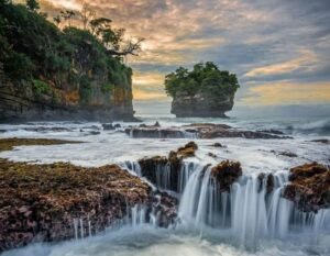 Pantai Sawarna