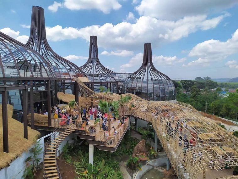 tempat wisata di Semarang Dusun Semilir