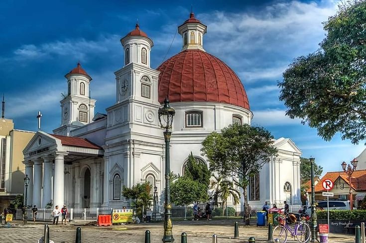 Rekomendasi Wisata Tahun Baru Lawang Sewu dengan Rental Mobil