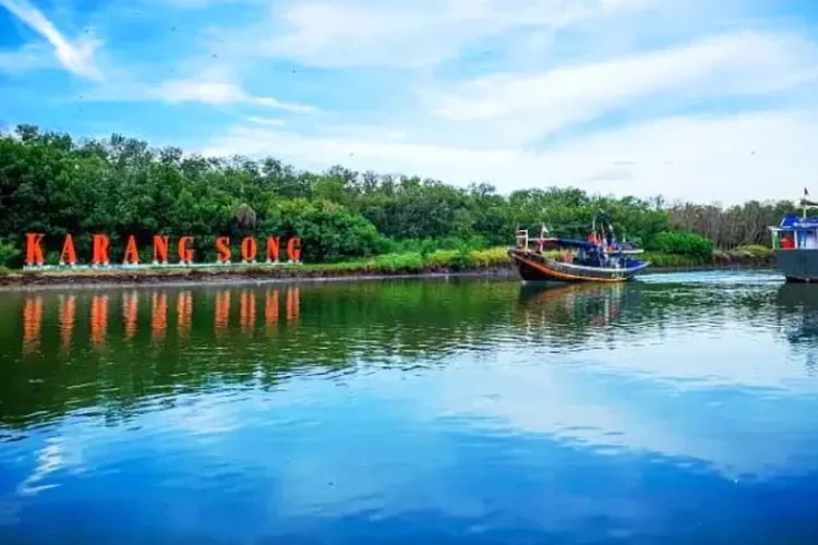 Pantai Karangsong