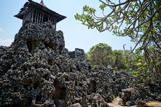 Taman Sari Gua Sunyaragi