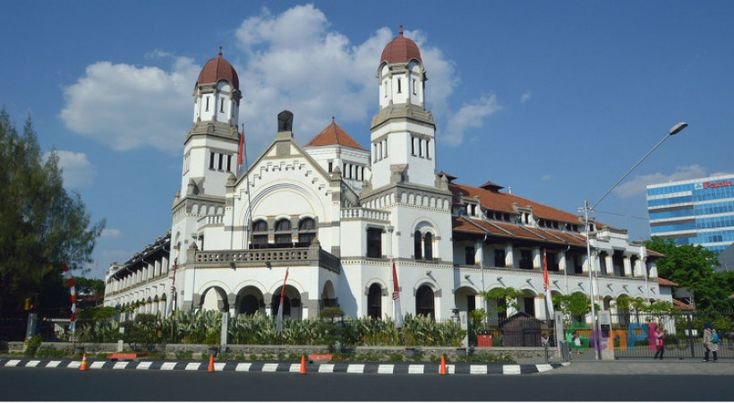 Rekomendasi Wisata Tahun Baru Lawang Sewu dengan Rental Mobil Murah 200 Ribu Lepas Kunci