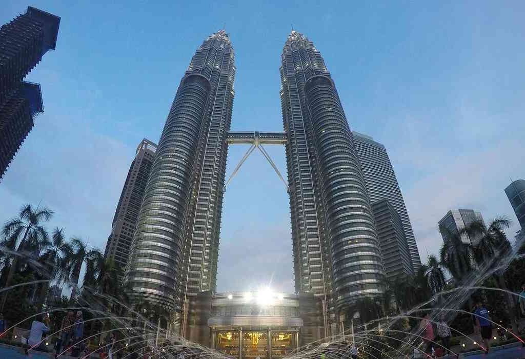 Paket Tour 3 Negara 2023