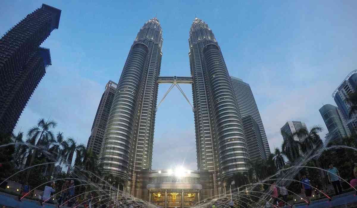 Paket Tour 3 Negara 2023